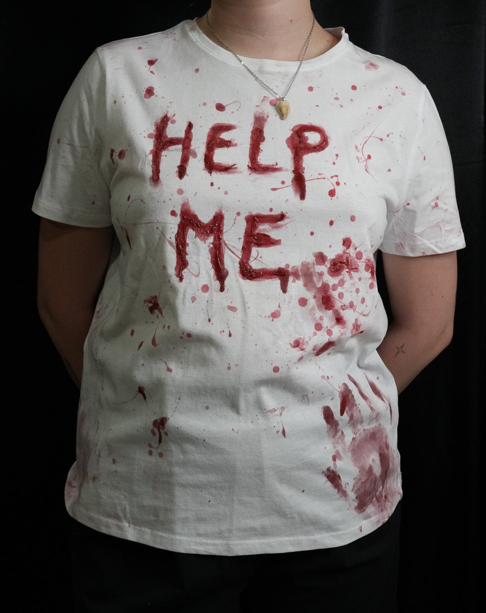 ‘Help me!’ Bloodied Shirt