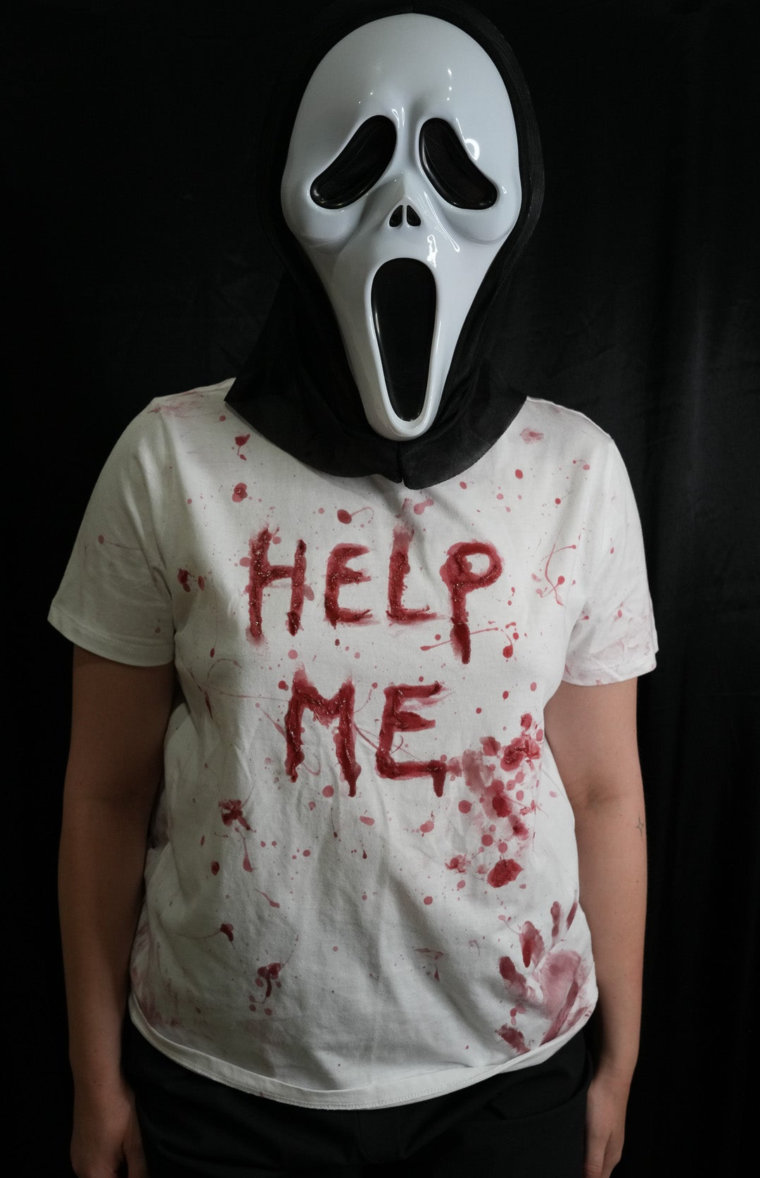 ‘Help me!’ Bloodied Shirt